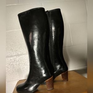 1970's Vintage made in Canada beautiful Carriboots waterproof high heel boots